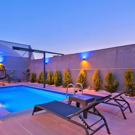 2 Bedroom Secluded With Private Pool Hot Tub Vila