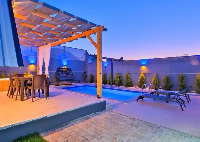 2 Bedroom Secluded With Private Pool Hot Tub Vilă *