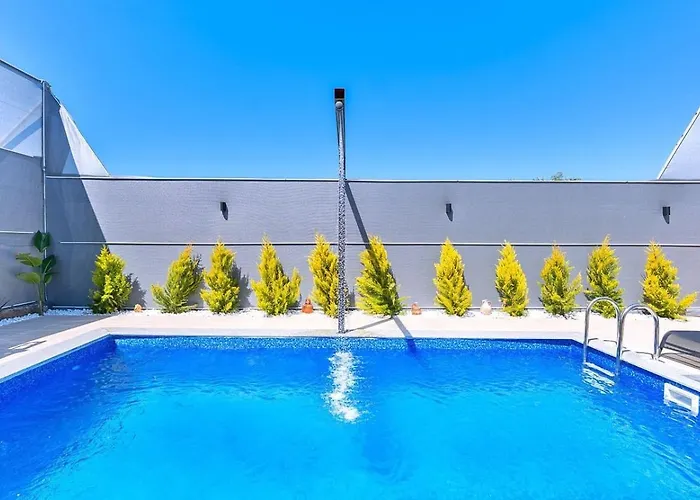 Vila 2 Bedroom Secluded With Private Pool Hot Tub