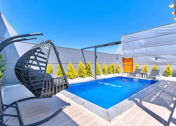 2 Bedroom Secluded With Private Pool Hot Tub Vilă