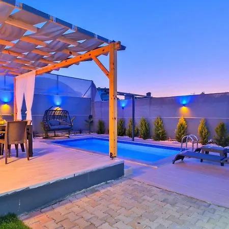 2 Bedroom Secluded With Private Pool Hot Tub ヴィラ *