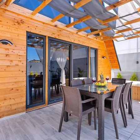 2 Bedroom Secluded With Private Pool Hot Tub *