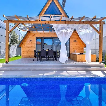 2 Bedroom Secluded With Private Pool Hot Tub * フェティエ