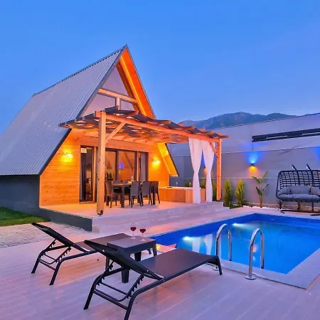 2 Bedroom Secluded With Private Pool Hot Tub ヴィラ *