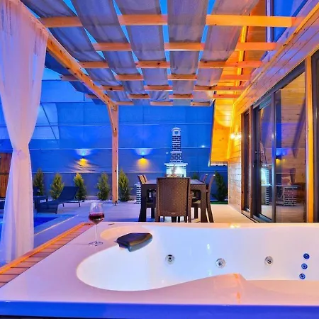 2 Bedroom Secluded With Private Pool Hot Tub ヴィラ