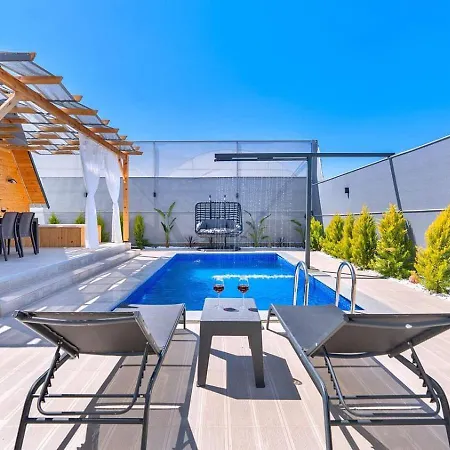 2 Bedroom Secluded With Private Pool Hot Tub フェティエ