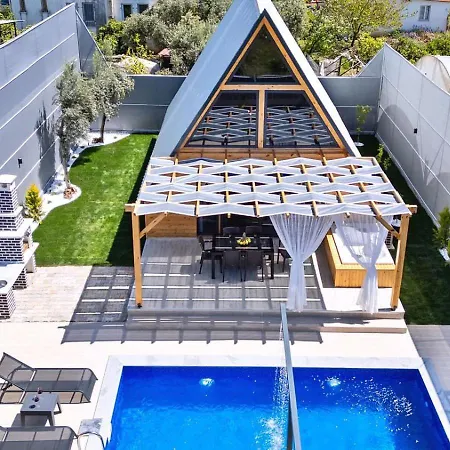 2 Bedroom Secluded With Private Pool Hot Tub *
