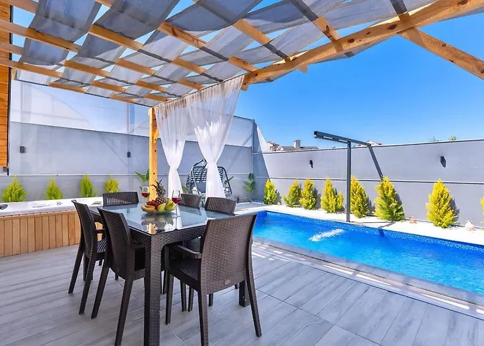 Villa 2 Bedroom Secluded With Private Pool Hot Tub Fethiye