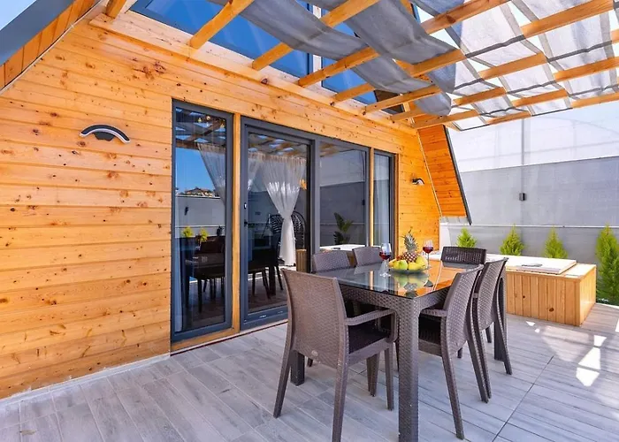 2 Bedroom Secluded With Private Pool Hot Tub *