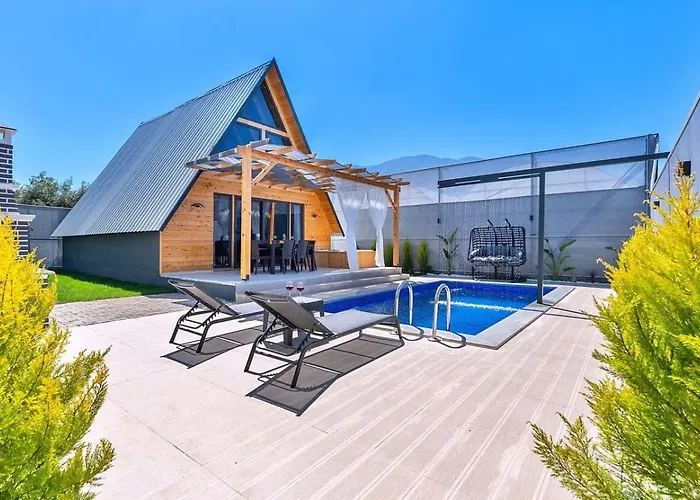 2 Bedroom Secluded With Private Pool Hot Tub *