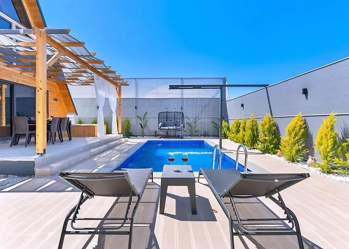 2 Bedroom Secluded With Private Pool Hot Tub Fethiye